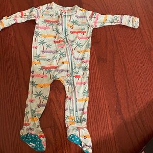 POSH PEANUT 0-3 double zipper pajamas. Super stretchy.